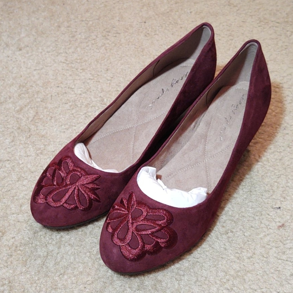 NWT Wedge pumps